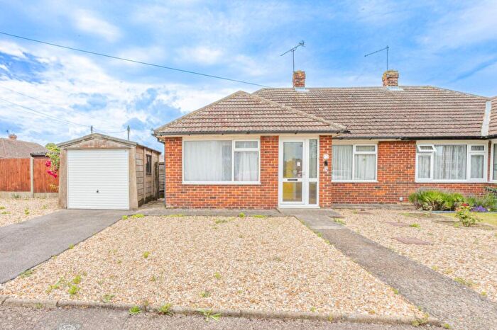 2 Bedroom Bungalow For Sale In Highfield Gardens, Margate, Kent, CT9
