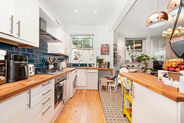 2 Bedroom Apartment For Sale In Highland Road, Crystal Palace, London, SE19