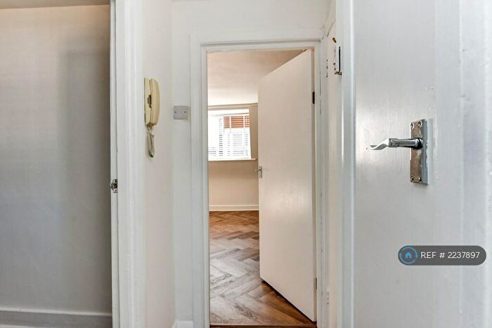 1 Bedroom Penthouse To Rent In Brighton And Hove, Brighton, BN1