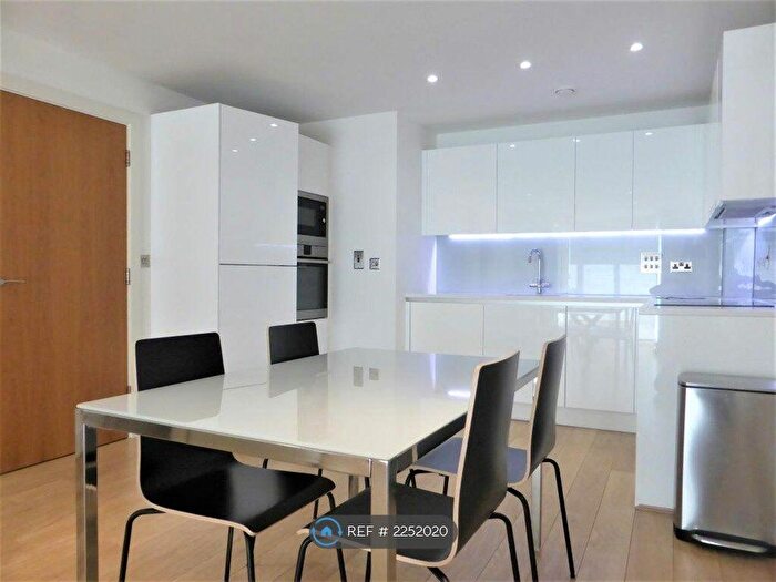 3 Bedroom Flat To Rent In Thomas House, Brighton, BN1