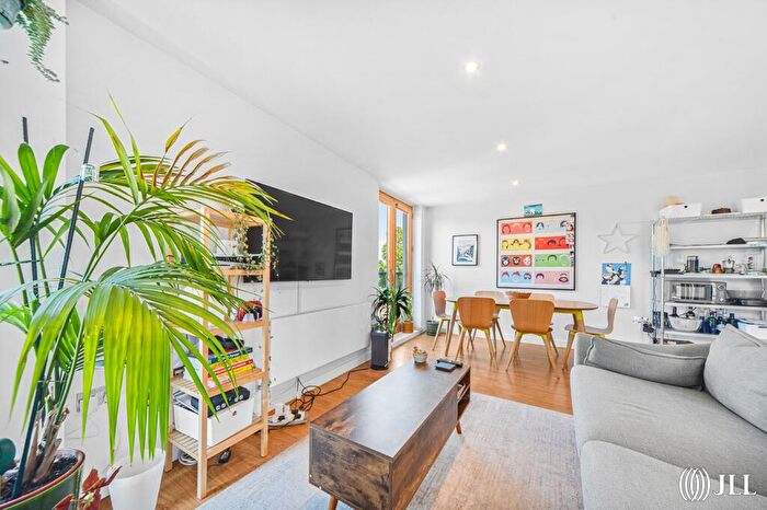2 Bedroom Apartment For Sale In The Grove, Stratford, London, E15