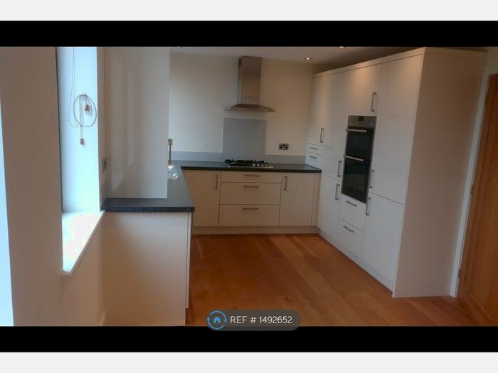 2 Bedroom Flat To Rent In Harrowbeer Mews, Yelverton, PL20