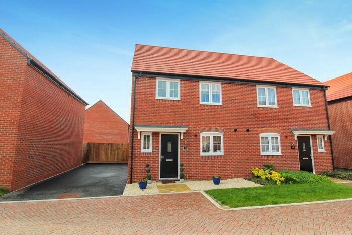 3 Bedroom Semi-Detached House To Rent In Mayfly Mews, Biddenham, Bedford, MK40