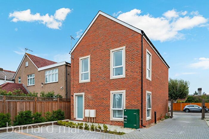 3 Bedroom Flat For Sale In Cromwell Road, Feltham, TW13