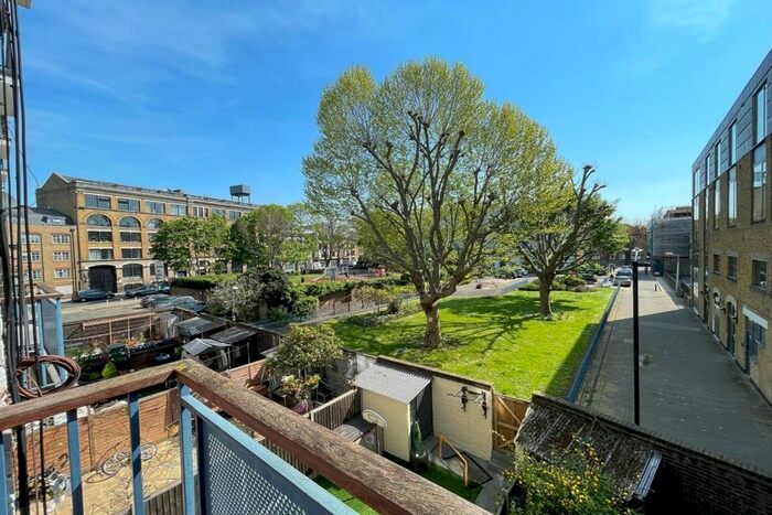 3 Bedroom Flat To Rent In Cluny Estate, London, SE1