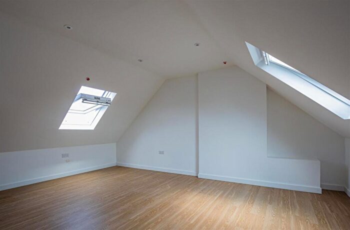 1 Bedroom Flat To Rent In Commercial Street, Newport, NP20