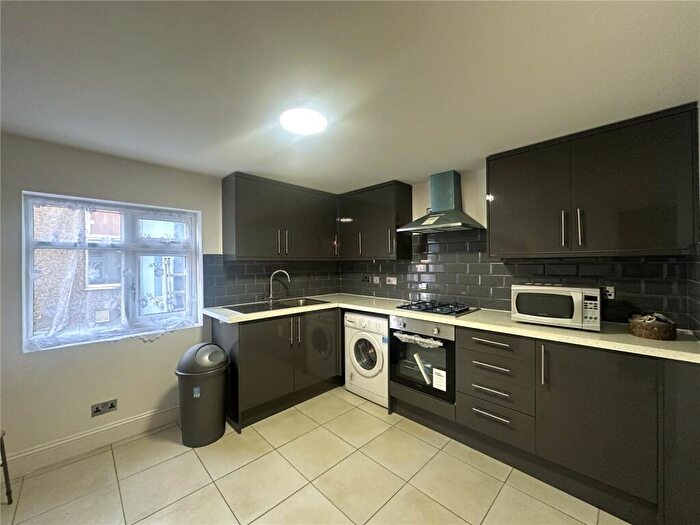2 Bedroom Flat To Rent In Commercial Road, Lowestoft, Suffolk, NR32