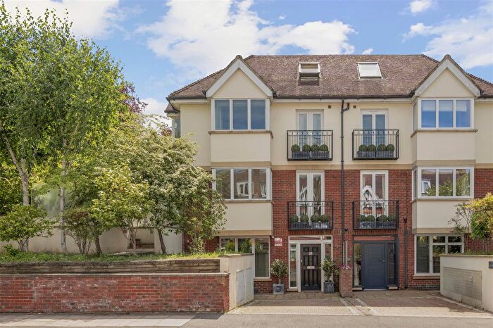 5 Bedroom Semi-Detached House To Rent In Home Park Road, London, SW19
