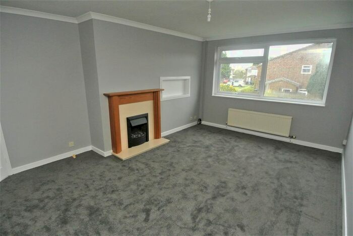 2 Bedroom Maisonette To Rent In Roakes Avenue, Addlestone KT15