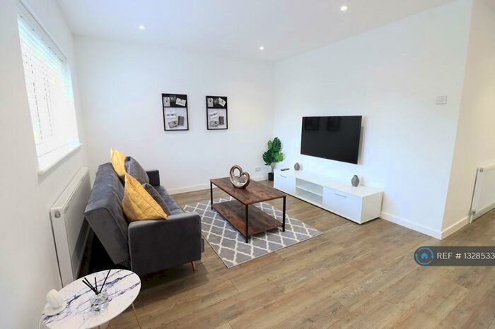 3 Bedroom Bungalow To Rent In Goodwood Avenue, Northampton, NN3