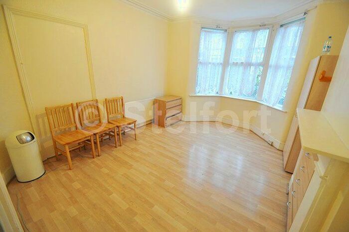 2 Bedroom Flat To Rent In George Lane, London, E18