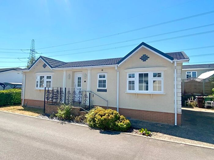 2 Bedroom Mobile/park Home For Sale In Blackhouse Lane, North Boarhunt, PO17