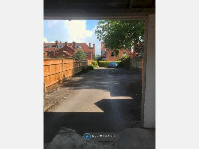 1 Bedroom Flat To Rent In Durleigh Road, Bridgwater, TA6