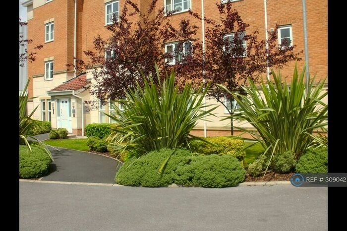 2 Bedroom Flat To Rent In Reddish, Stockport, SK5