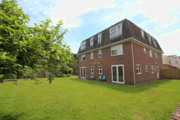 Flat To Rent In Richmond Avenue, Bognor Regis, West Sussex, PO21