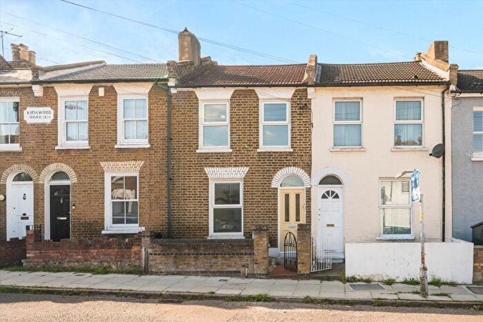 3 Bedroom Terraced House For Sale In Kirkwood Road, Peckham, SE15