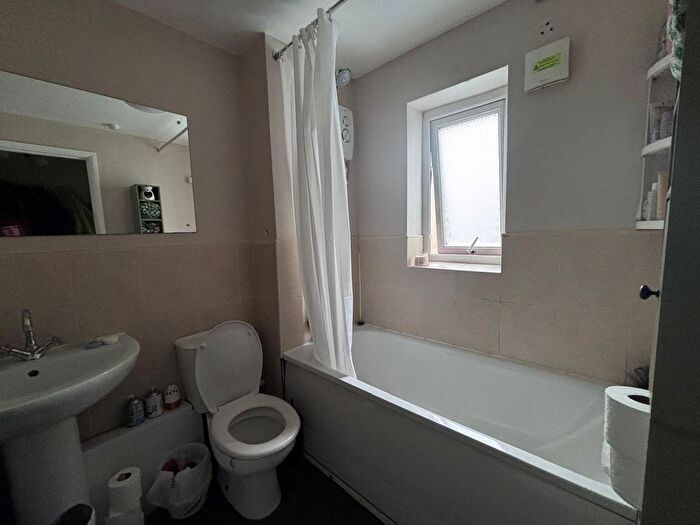 2 Bedroom Flat For Sale In Meg Thatchers Green, St George Bristol, BS5