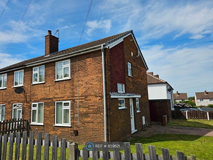 3 Bedroom Semi-Detached House To Rent In Maple Drive, Flanderwell, Rotherham, S66