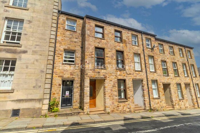 3 Bedroom House For Sale In Middle Street, Lancaster, LA1