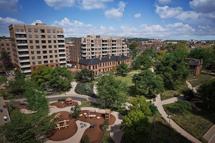 2 Bedroom Flat For Sale In North Gate Park, Harringay, London, N15