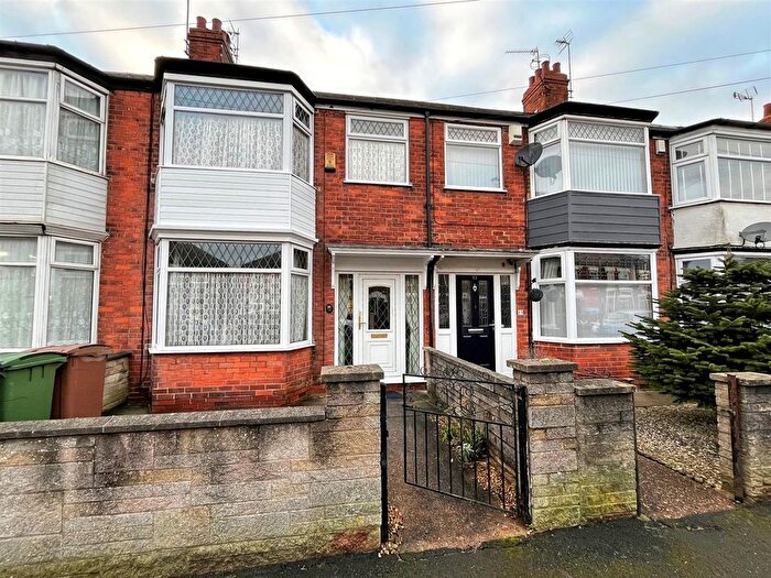 3 Bedroom Terraced House For Sale In Keswick Gardens, Hull, HU6