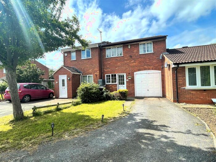 2 Bedroom Property To Rent In The Poppins, Leicester, LE4