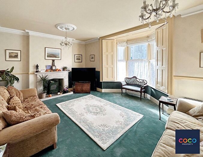 5 Bedroom End Of Terrace House For Sale In Albion Crescent, Portland, DT5
