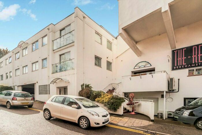 2 Bedroom Apartment To Rent In High Street, Berkhamsted, HP4