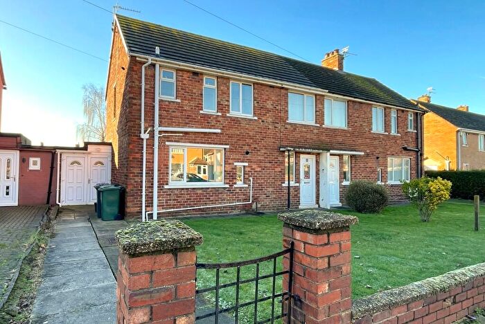 3 Bedroom Semi-Detached House For Sale In Hawthorn Avenue, Armthorpe, Doncaster, DN3