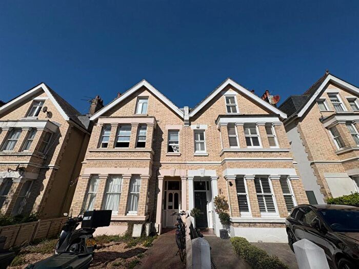 2 Bedroom Flat To Rent In Rutland Gardens, Hove, BN3