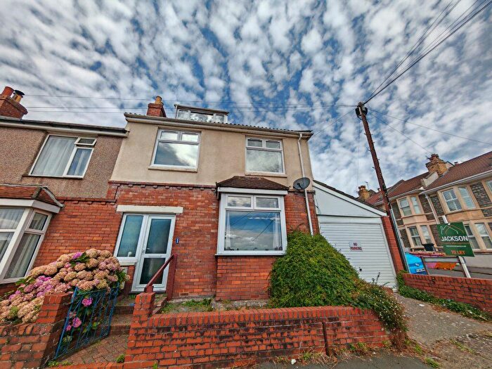 3 Bedroom Semi-Detached House To Rent In Manx Road –, BS7