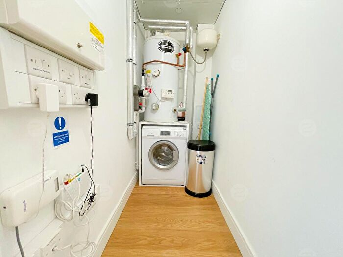 1 Bedroom Flat For Sale In /F, East Timberyard, Pershore Street, Birmingham, B5