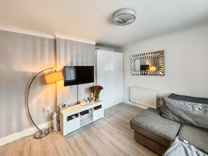3 Bedroom End Of Terrace House For Sale In Amherst Drive, Orpington, BR5