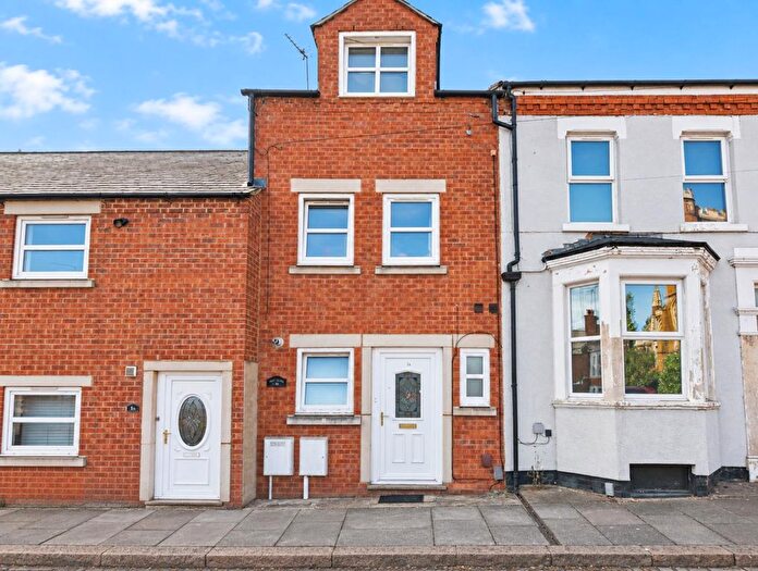 3 Bedroom Terraced House For Sale In Edinburgh Road, Queens Park, Northampton, NN2