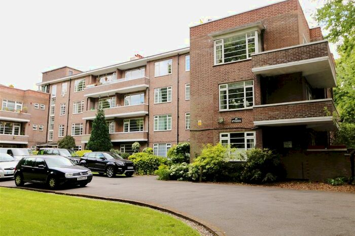 3 Bedroom Flat To Rent In Chivelston, Wimbledon Parkside, Wimbledon Parkside, SW19
