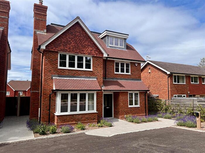 5 Bedroom Detached House To Rent In Leatherhead Road, Great Bookham, KT23