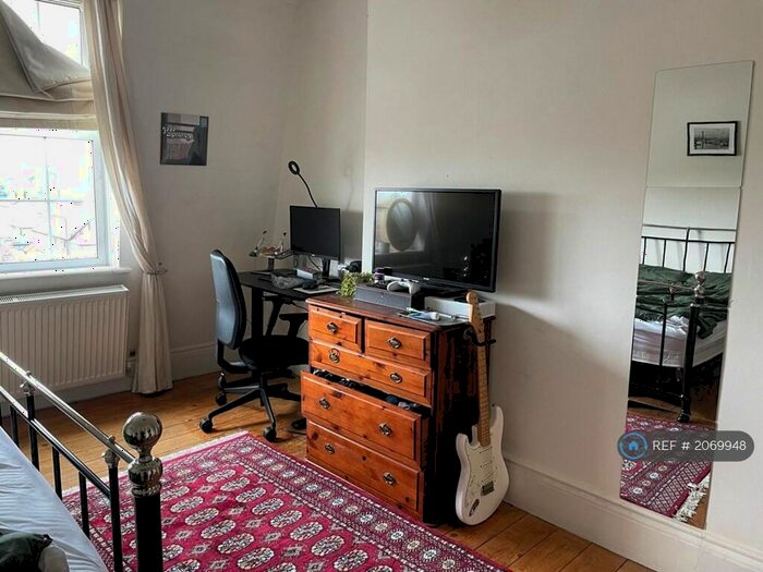 5 Bedroom Flat To Rent In Clarendon Court, London, NW2