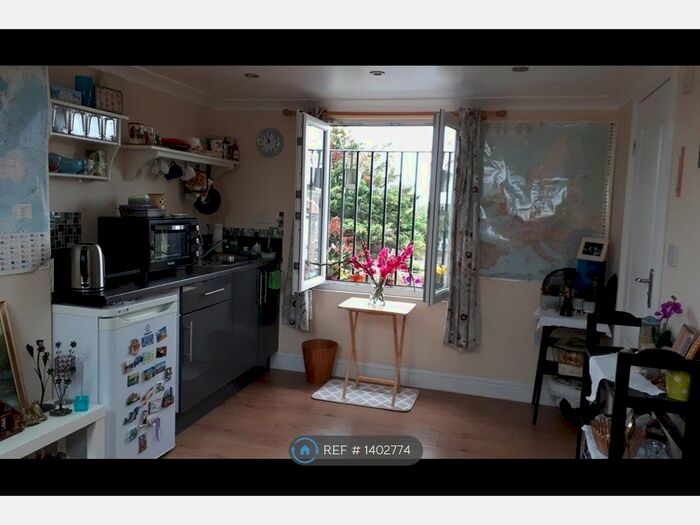 Studio To Rent In Staines Road, Hounslow, TW3