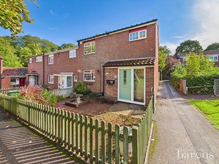 3 Bedroom End Of Terrace House For Sale In Sibelius Close, Brighton Hill, Basingstoke, RG22