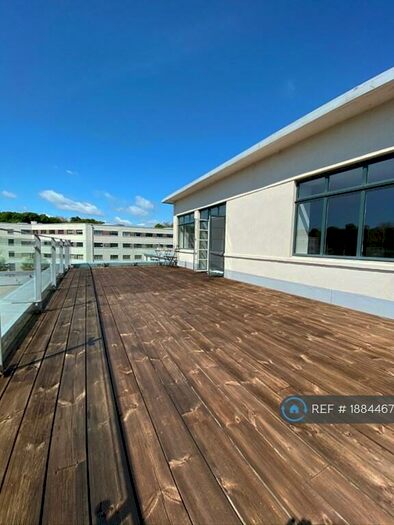 2 Bedroom Flat To Rent In Hayes Road, Penarth, CF64