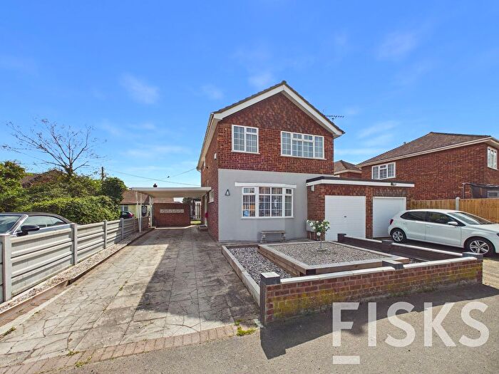 4 Bedroom Link Detached House For Sale In Gwendalen Avenue, Canvey Island, SS8