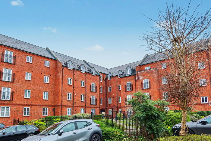 2 Bedroom Flat For Sale In Cherwell Court, Banbury, OX16