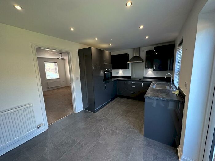 3 Bedroom Semi-Detached House To Rent In Petfield Drive, Anlaby, HU10