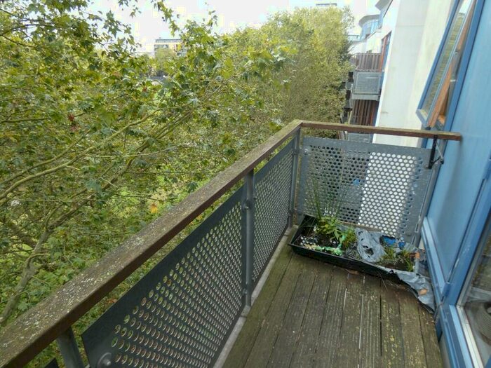 2 Bedroom Apartment To Rent In Tay Court, Meath Crescent, Bethnal Green, E2