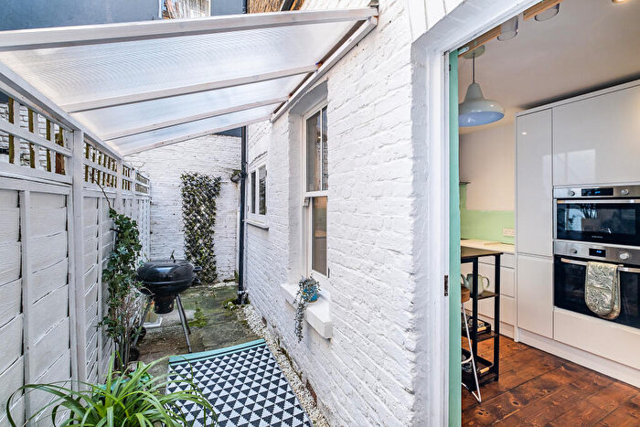 3 Bedroom Terraced House For Sale In Amies Street, London, SW11