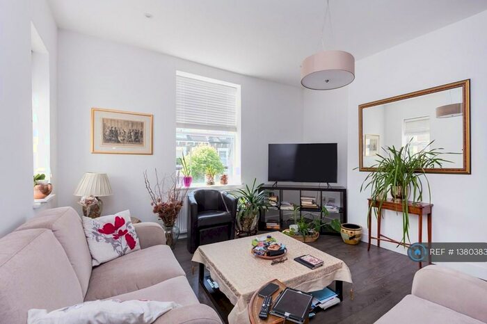 3 Bedroom Maisonette To Rent In Beaconsfield Road, London, N11