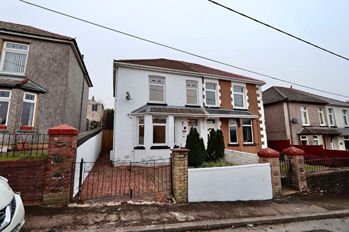 4 Bedroom Semi-Detached House To Rent In Brynithel, Abertillery, NP13