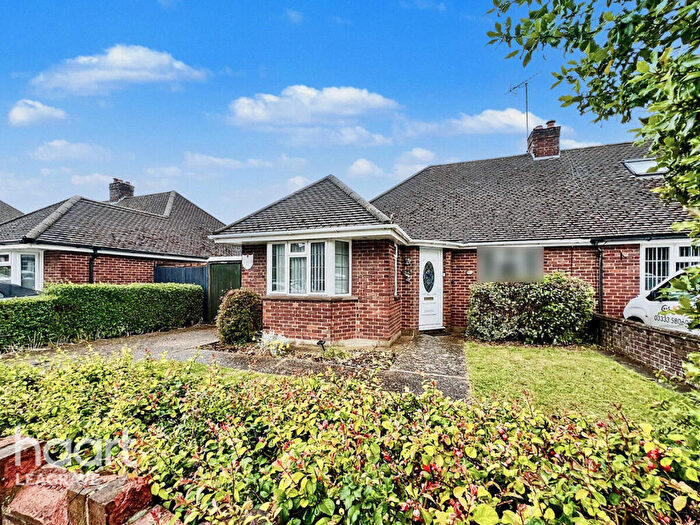 2 Bedroom Semi-Detached Bungalow For Sale In Faringdon Road, Luton, LU4