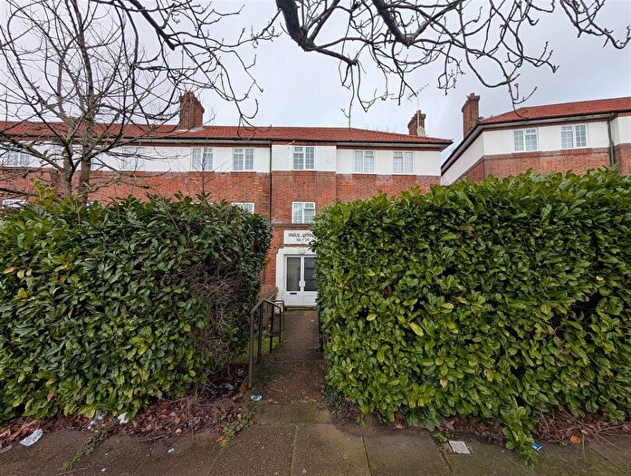 1 Bedroom Flat For Sale In Hale Lane, Edgware, HA8
