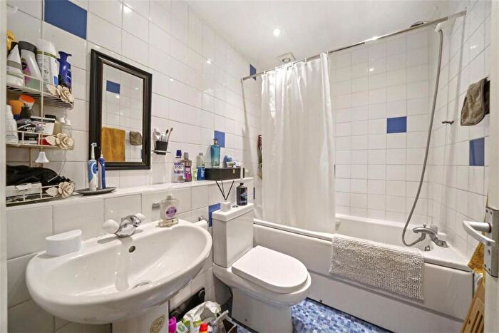 1 Bedroom Flat To Rent In Powis Street, Woolwich, SE18